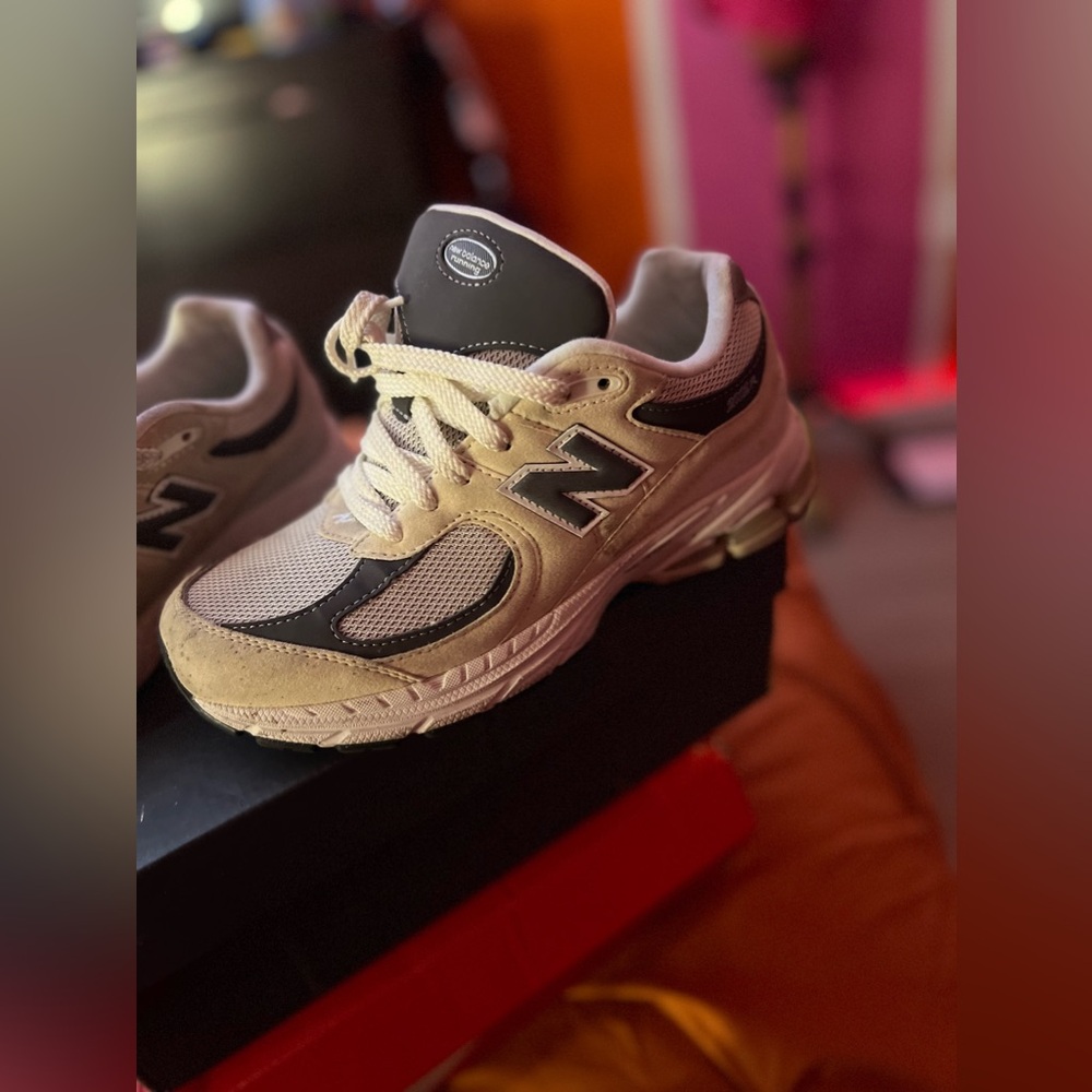 New Balance. Size6=children  8=Woman’s.
